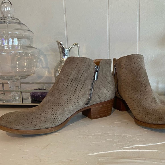 Lucky Booties - Picture 2 of 3